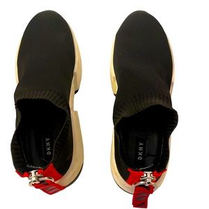 DKNY zippy Sneakers